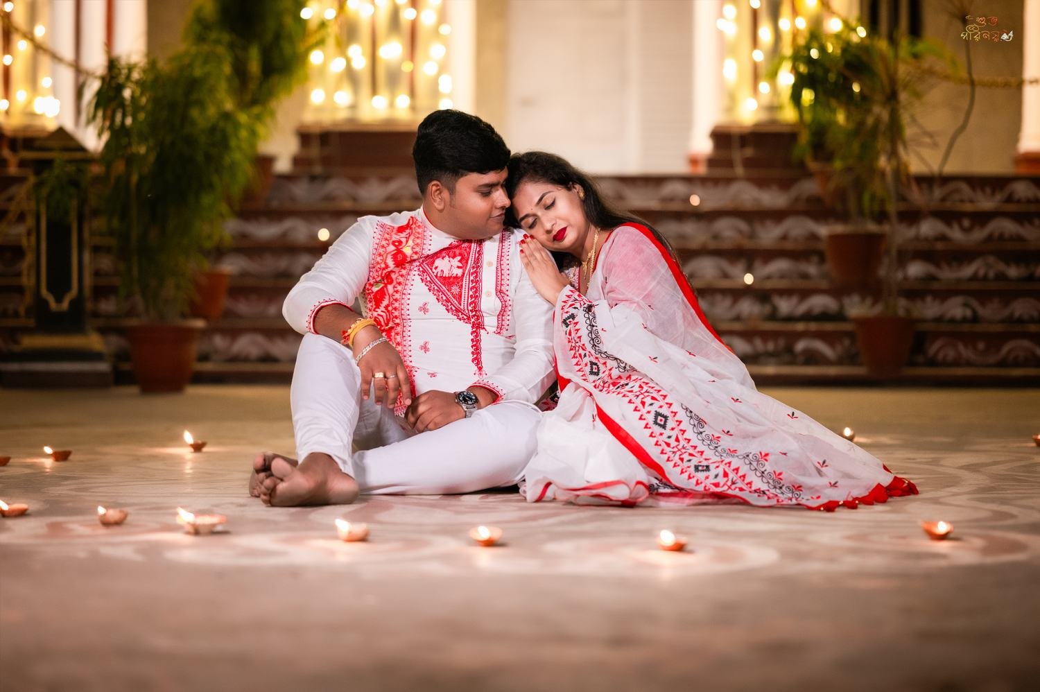 Conch shells and camera flash, Bengali wedding photography by Subho Parinay