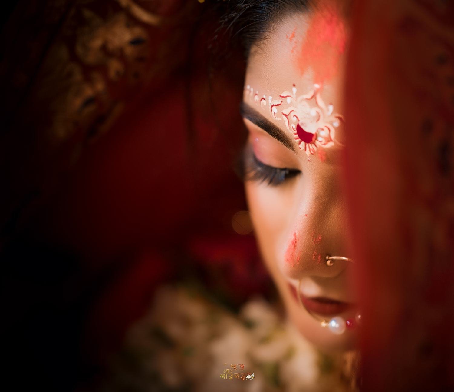 Bengali wedding couple during rituals, photographed candidly