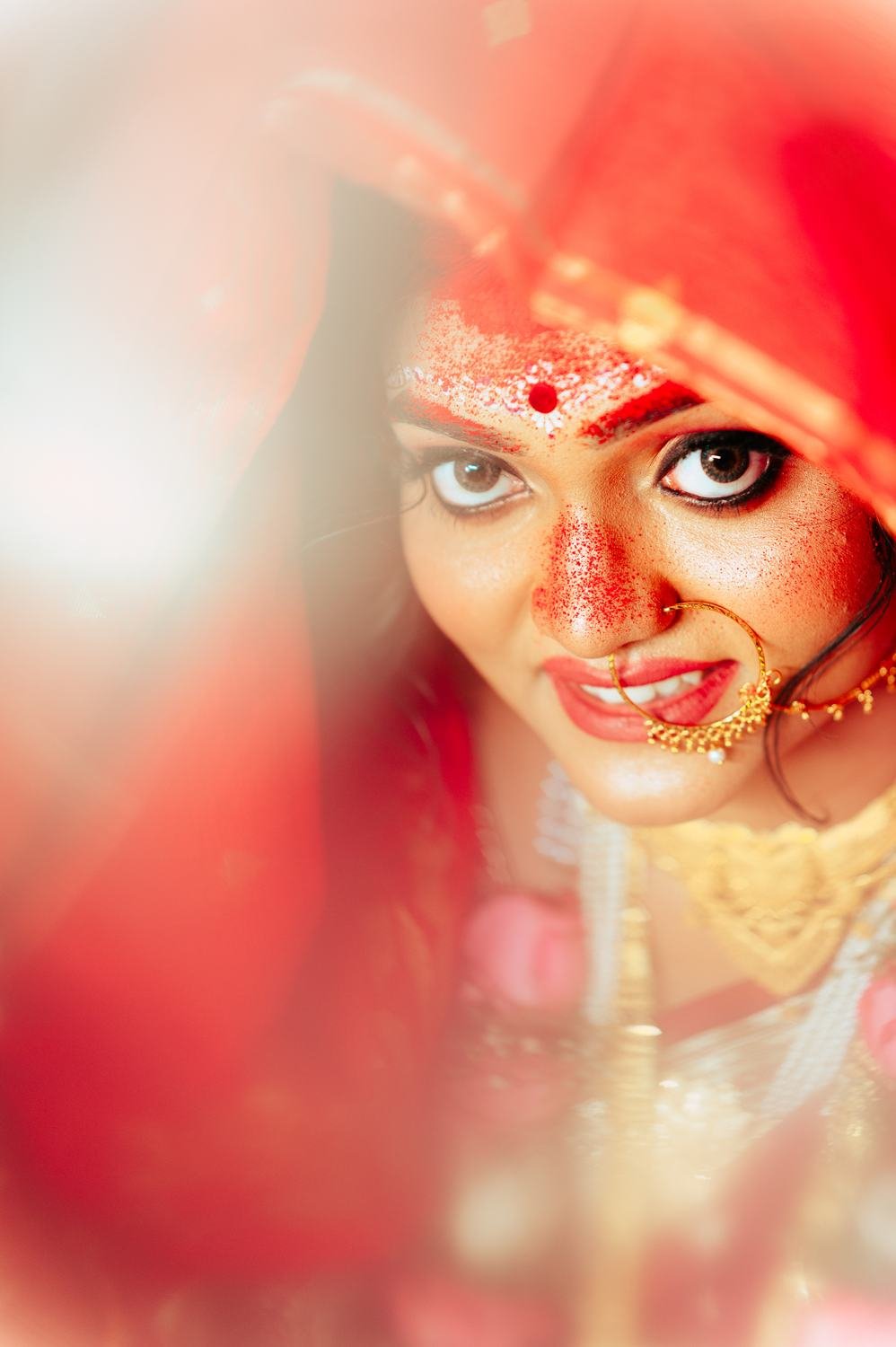 Last look before the mandap, Bengali wedding photography by Subho Parinay